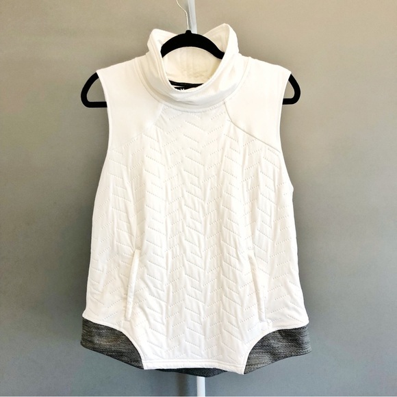 Under Amour White Athleisure Sleeveless Vest Tank Top Active Wear Sports Wear. - Picture 13 of 15